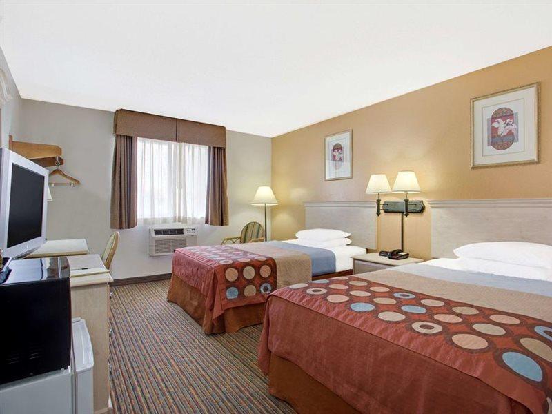 Super 8 By Wyndham Clearwater/St. Petersburg Airport Hotel Luaran gambar